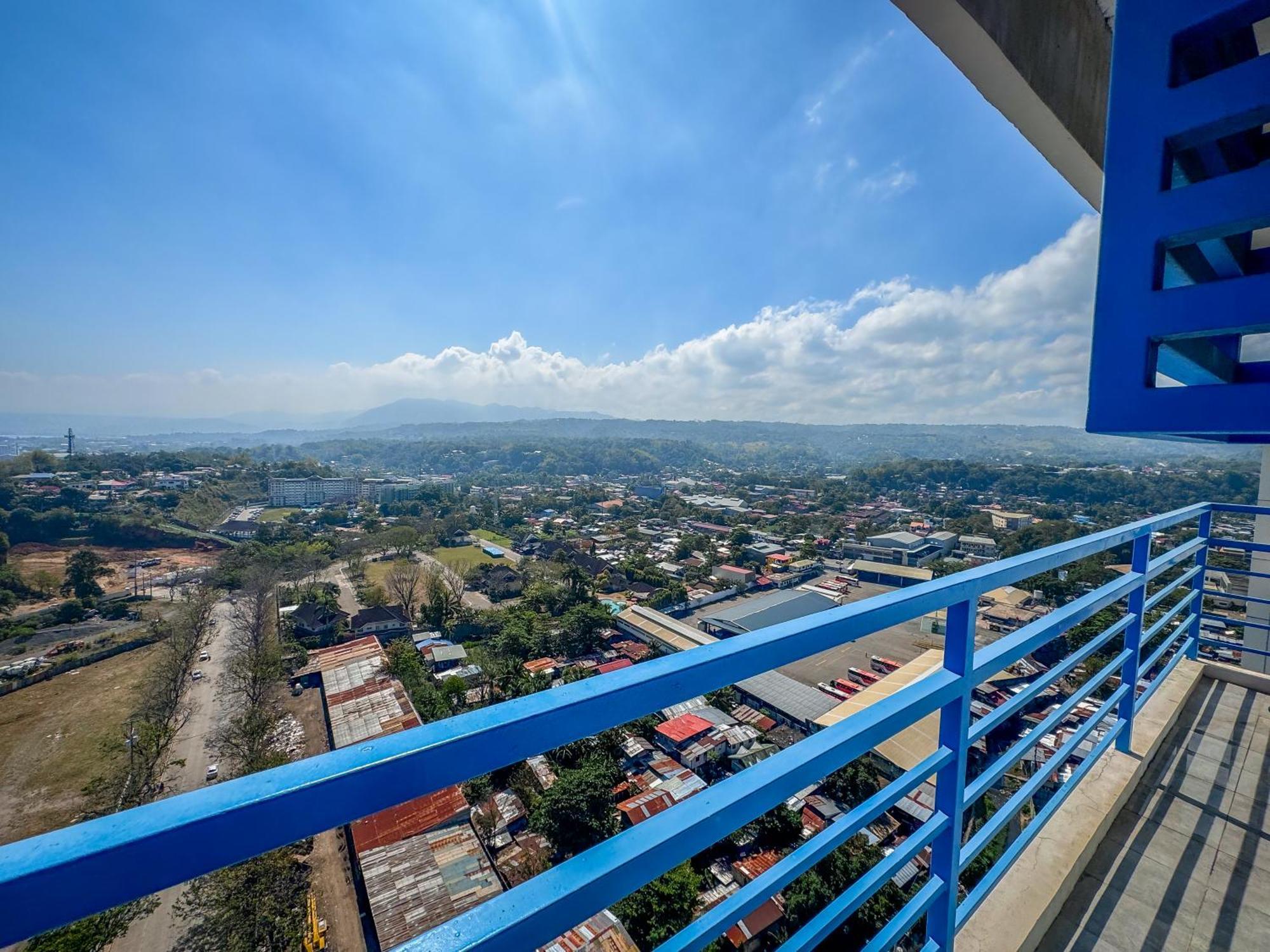 Ferienwohnung The Loop 2Br Fully Furnished Corner Unit W Balcony Cagayan de Oro Exterior foto