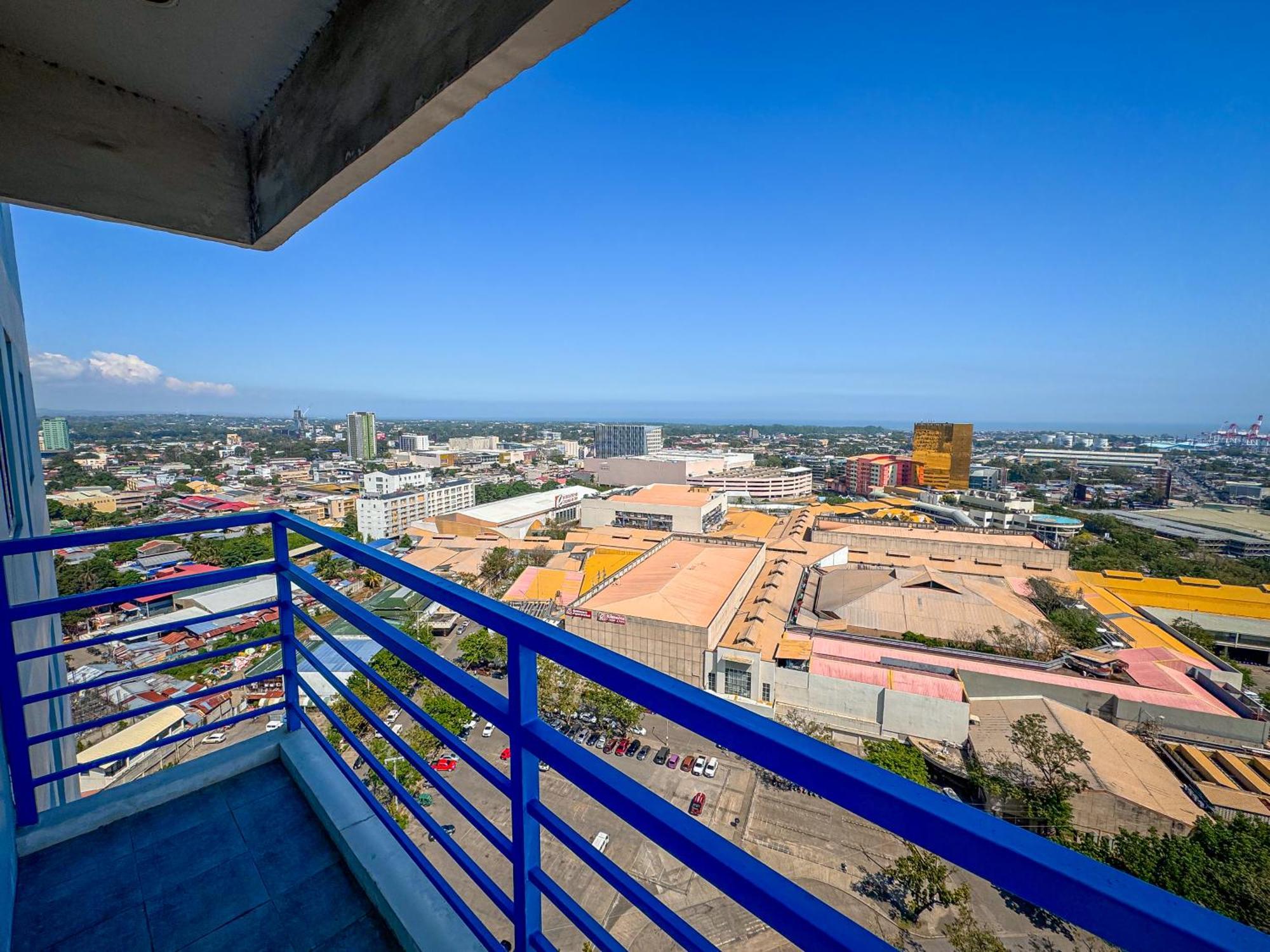 Ferienwohnung The Loop 2Br Fully Furnished Corner Unit W Balcony Cagayan de Oro Exterior foto