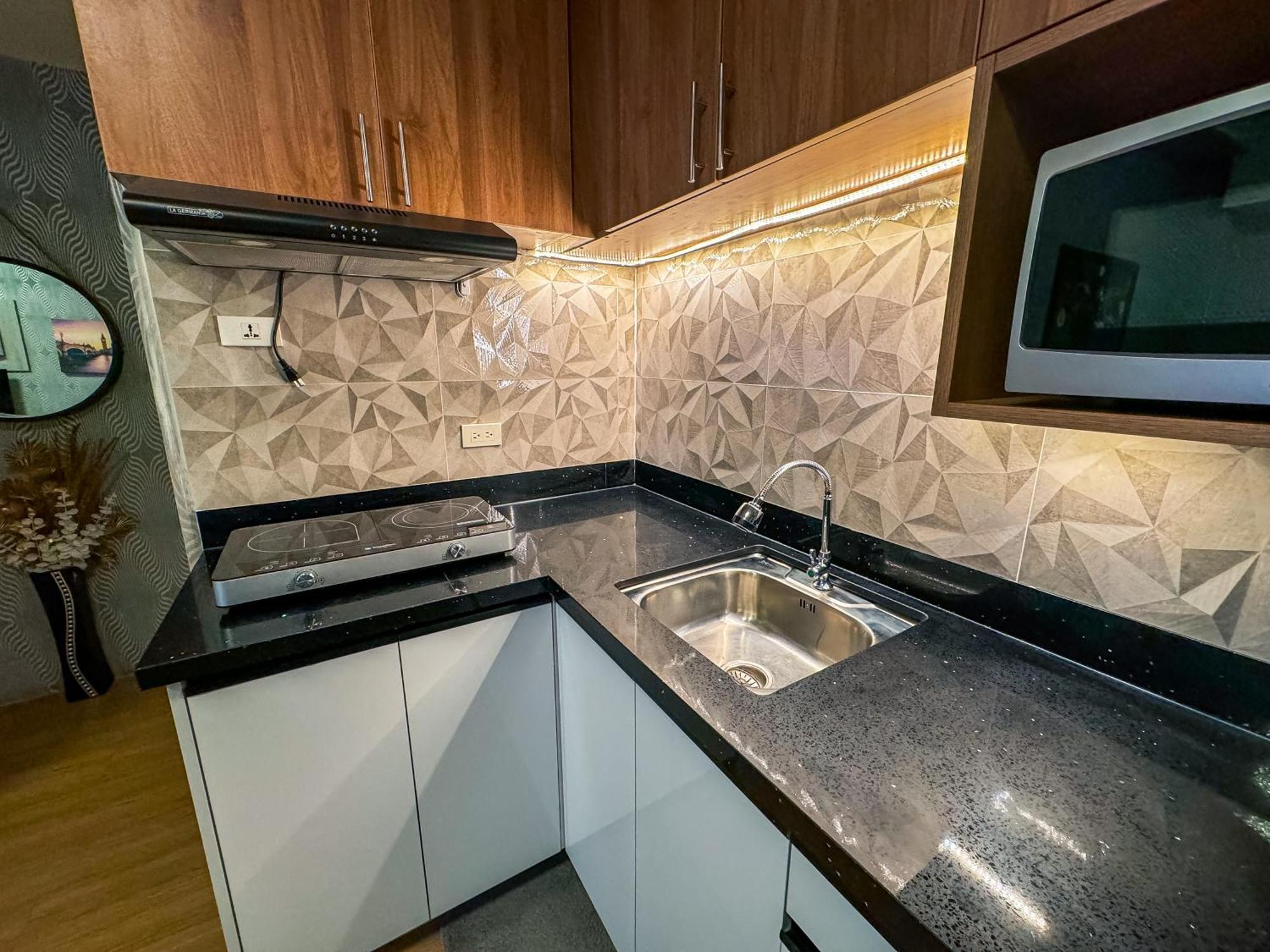 Ferienwohnung The Loop 2Br Fully Furnished Corner Unit W Balcony Cagayan de Oro Exterior foto