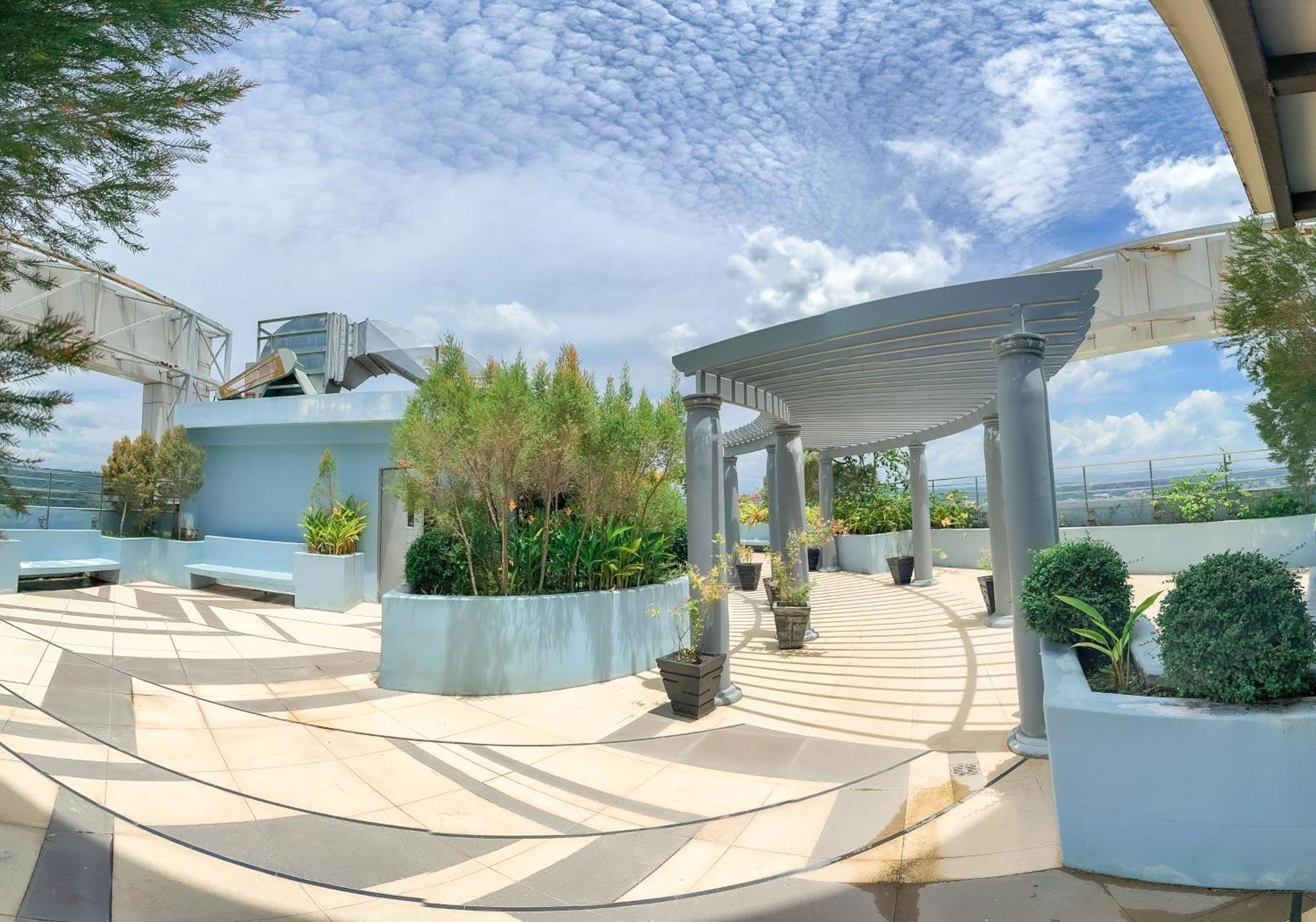 Ferienwohnung The Loop 2Br Fully Furnished Corner Unit W Balcony Cagayan de Oro Exterior foto